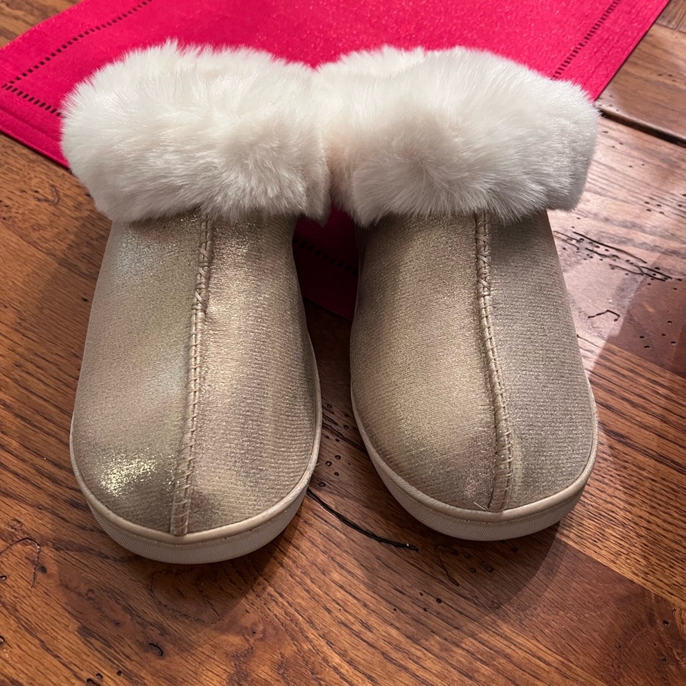 NWOT Lauren Conrad faux fur and metallic house shoes. Size L 8-9. Gold metallic.